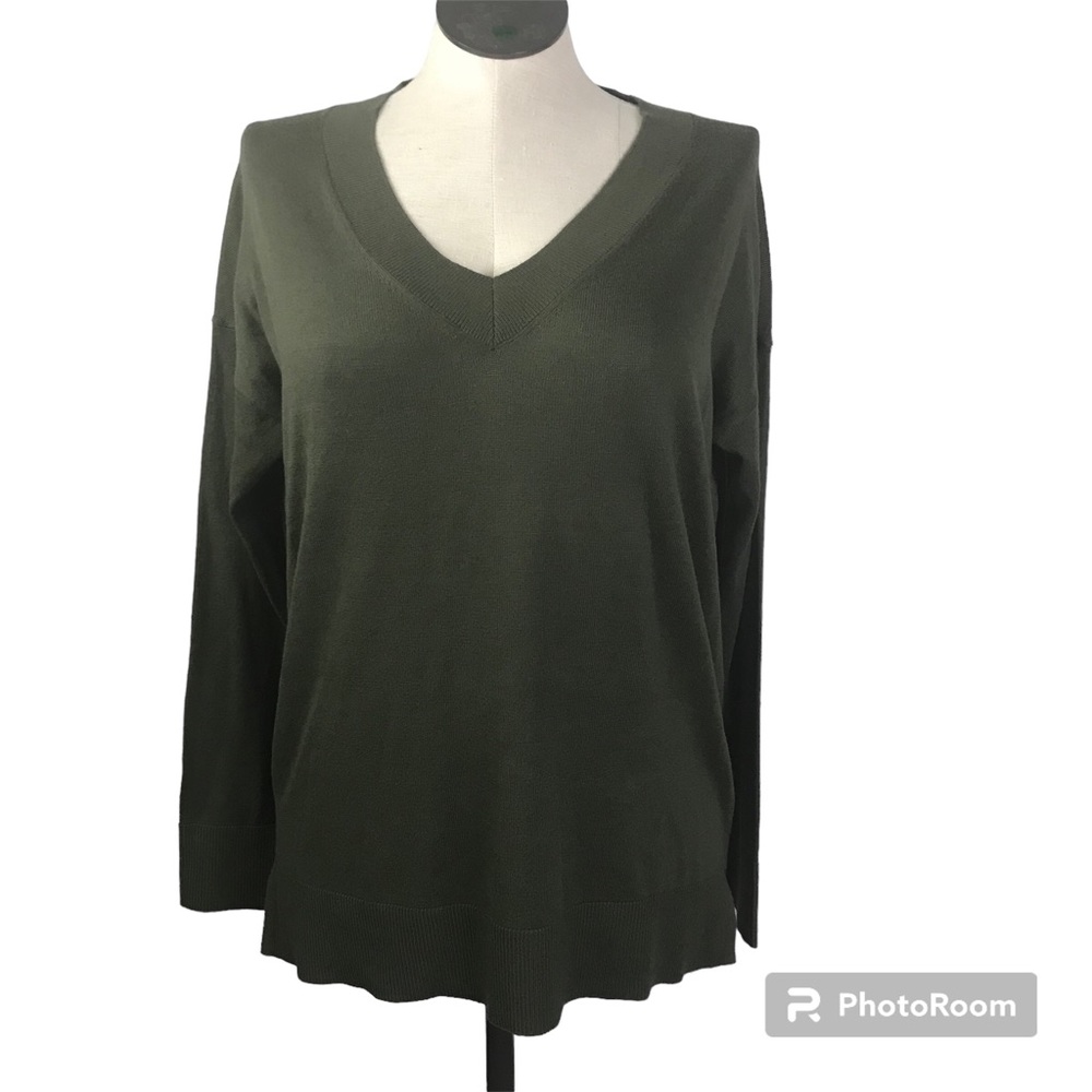 Matty M V-Neck Sweater with side slits Women’s Size M new with tags long sleeve